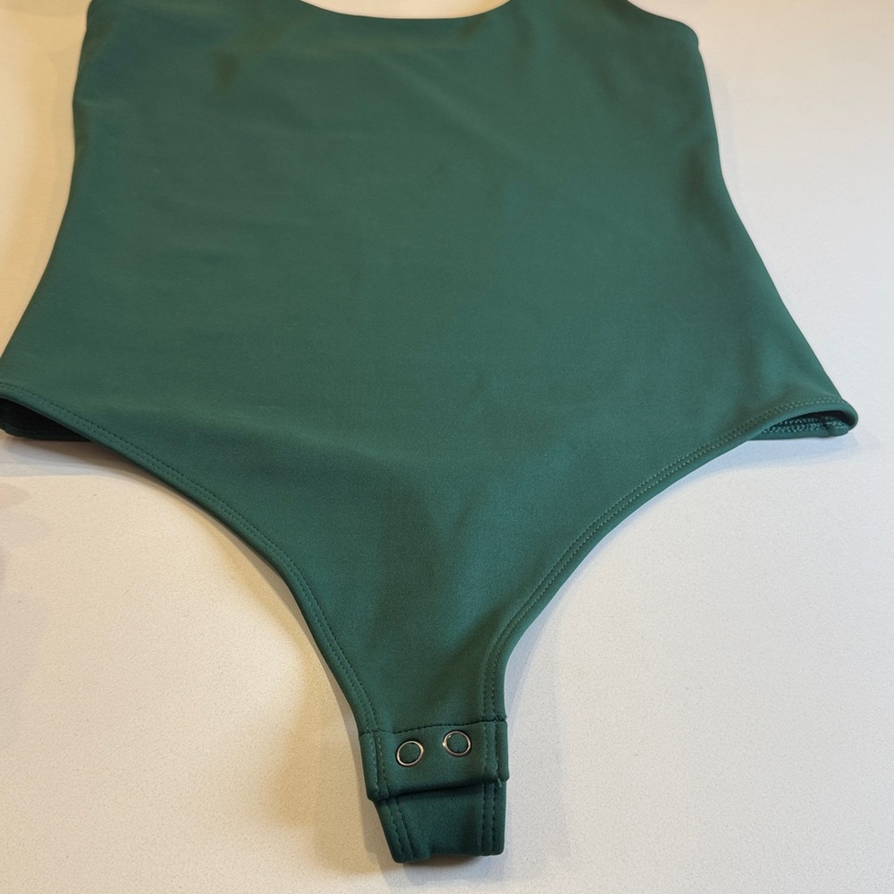 NWT Express Body Contour Forest Green Scoop Neck Tank Bodysuit - Size S - Picture 4 of 7